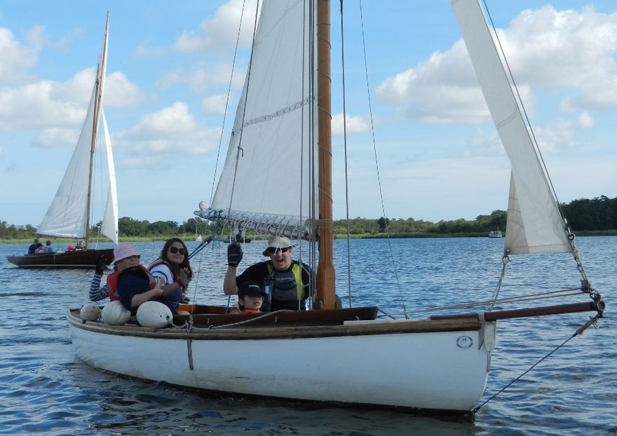 Chris, Annie and crew sailing along.